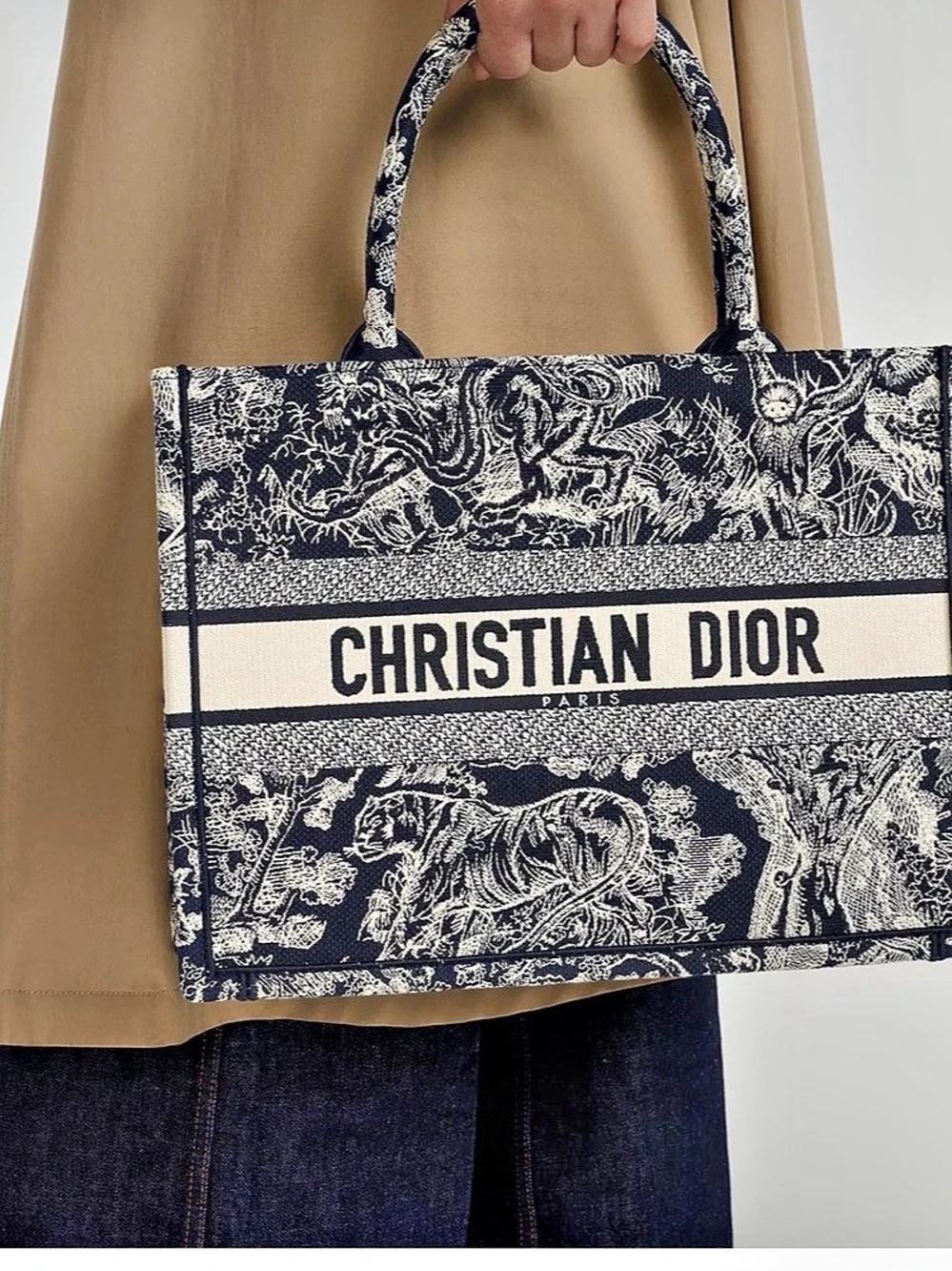 Dior Medium Dior Book Tote - Toile de Jouy Medium Blue & White. NEW